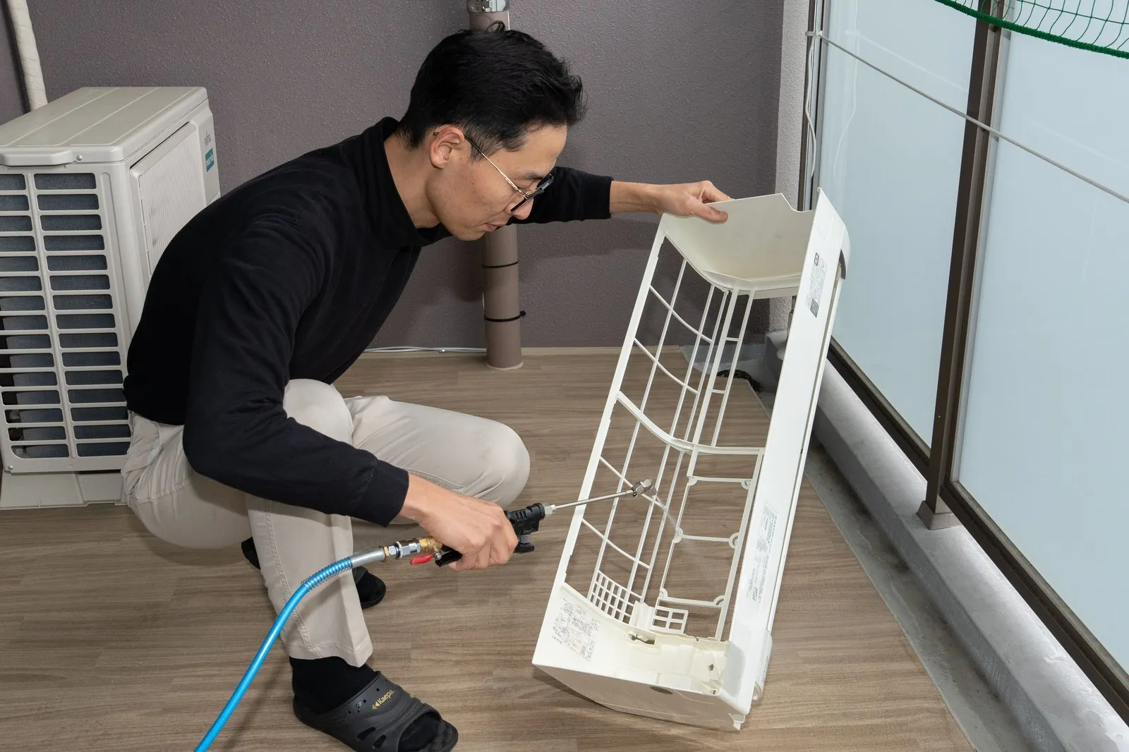 取り外した部材を、1点ずつ洗う