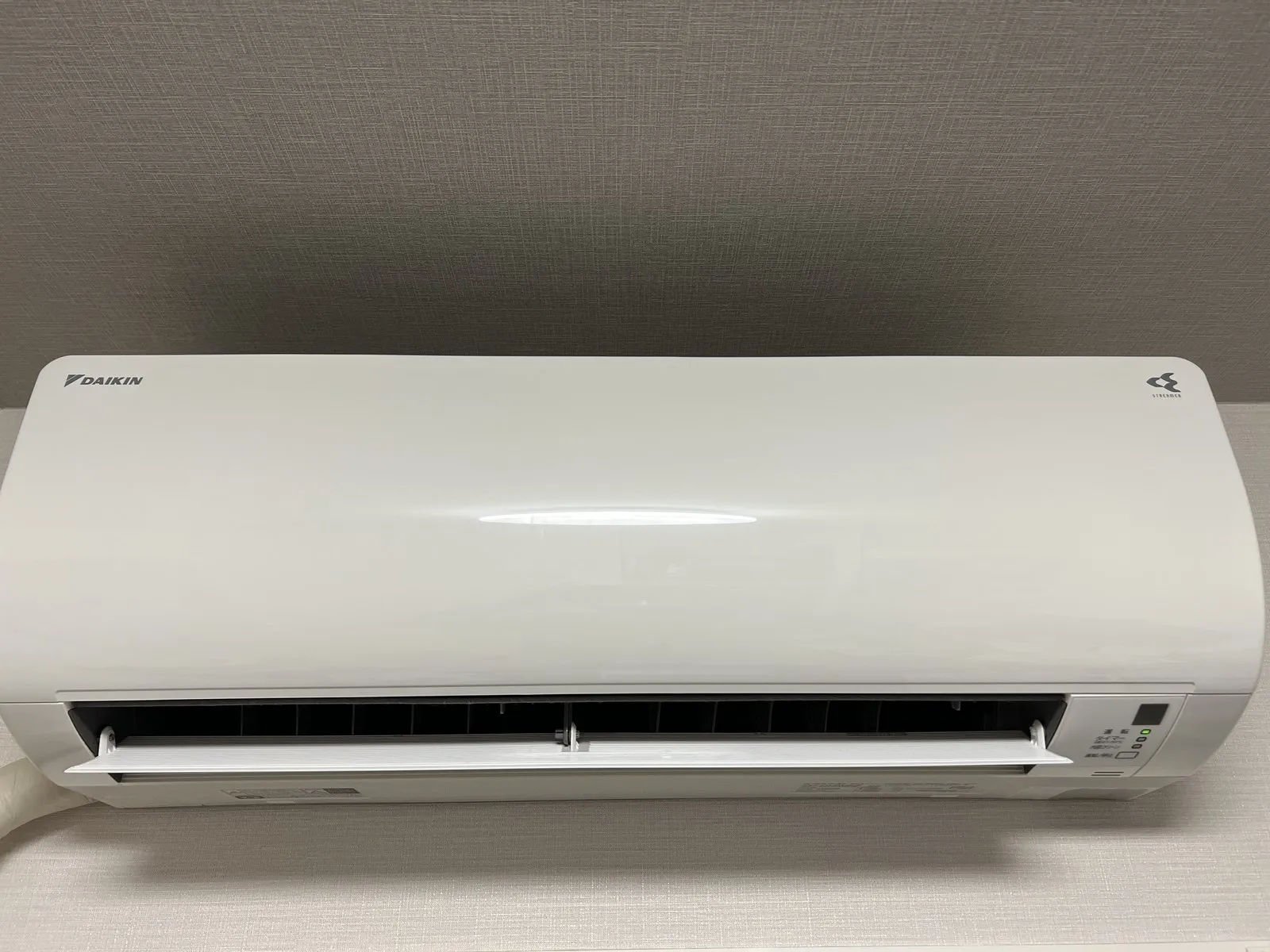 通常タイプの壁掛けエアコン